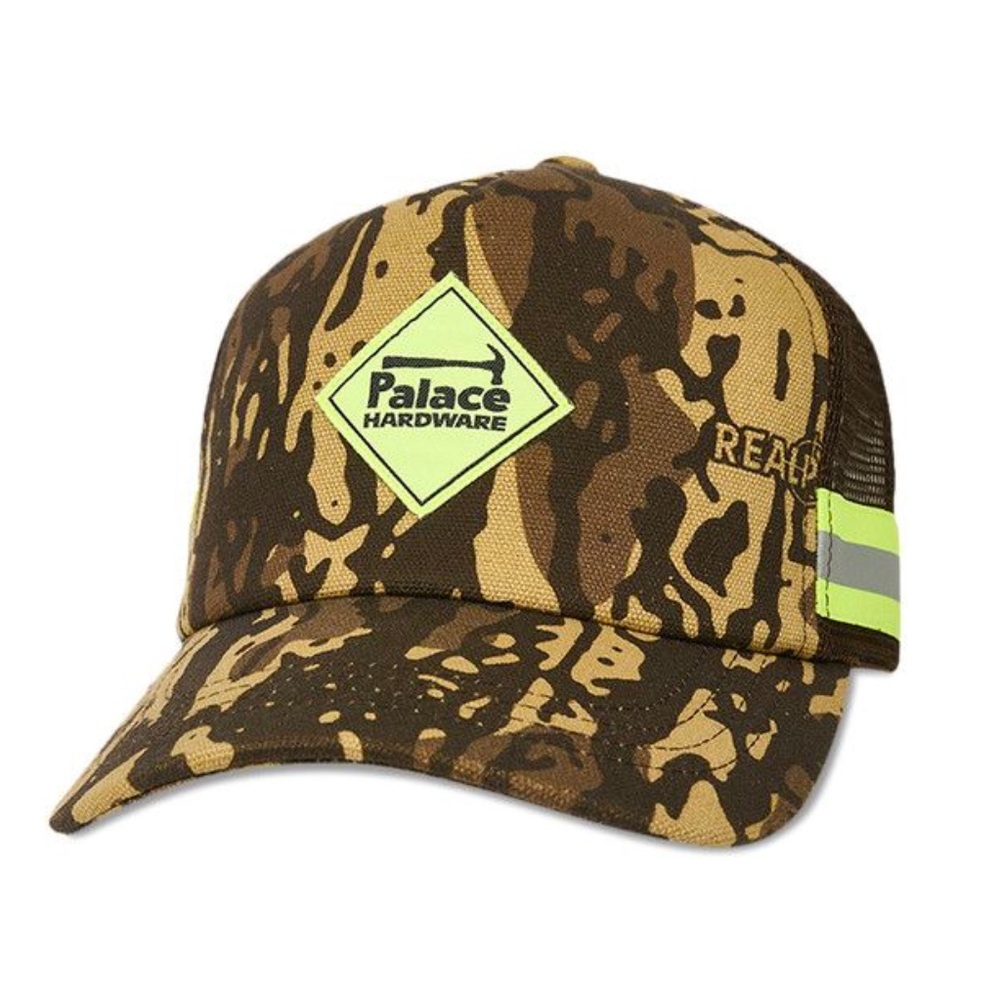 Palace Hardware Trucker hat in Camo